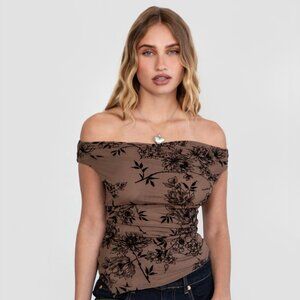 EASY THERE OFF SHOULDER TOP